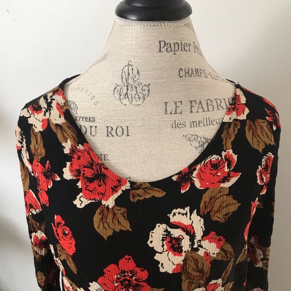 DEX Floral Dress with Back Detail in Lightweight Crinkle Rayon Red Black Cream - Picture 5 of 12